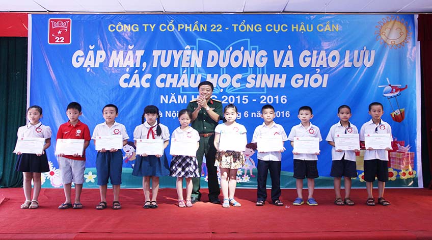 Gặp mặt, tuyên dương các cháu là con cán bộ, nhân viên, người lao động đạt danh hiệu học sinh giỏi năm học 2015 – 2016