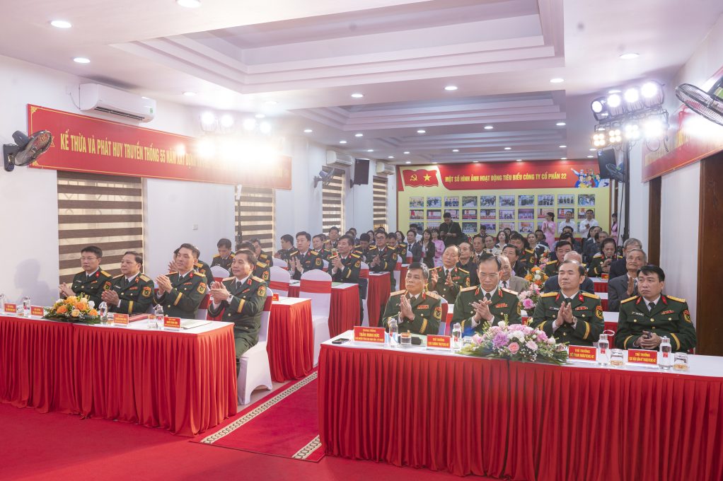 Các đại biểu dự buổi gặp mặt 55 năm Thành lập Công ty Cổ phần 22