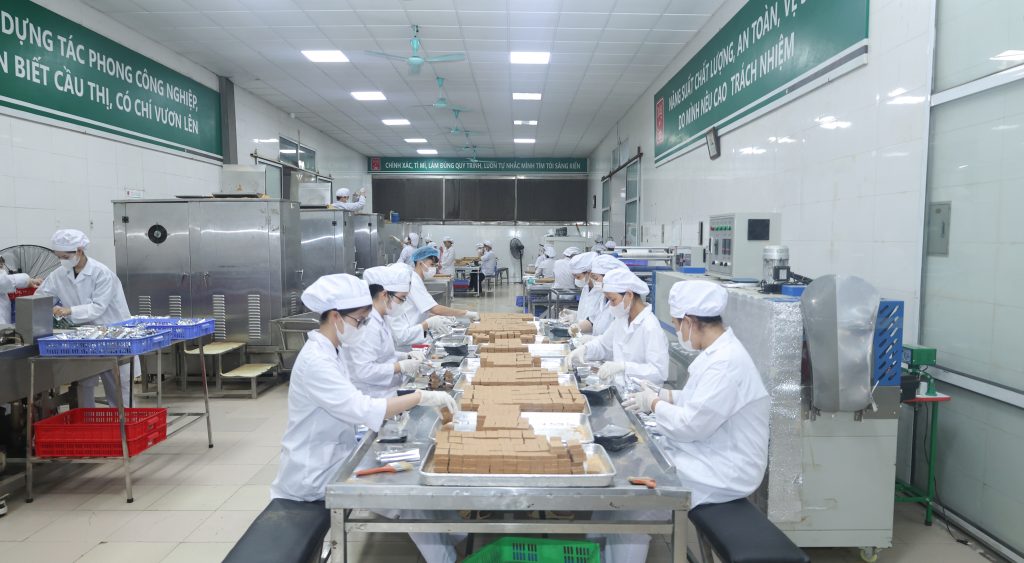 Công ty Cổ phần 22 khẩn trương đẩy mạnh sản xuất, hoàn thành nhiệm vụ cứu trợ đồng bào bị ảnh hưởng bởi bão lũ