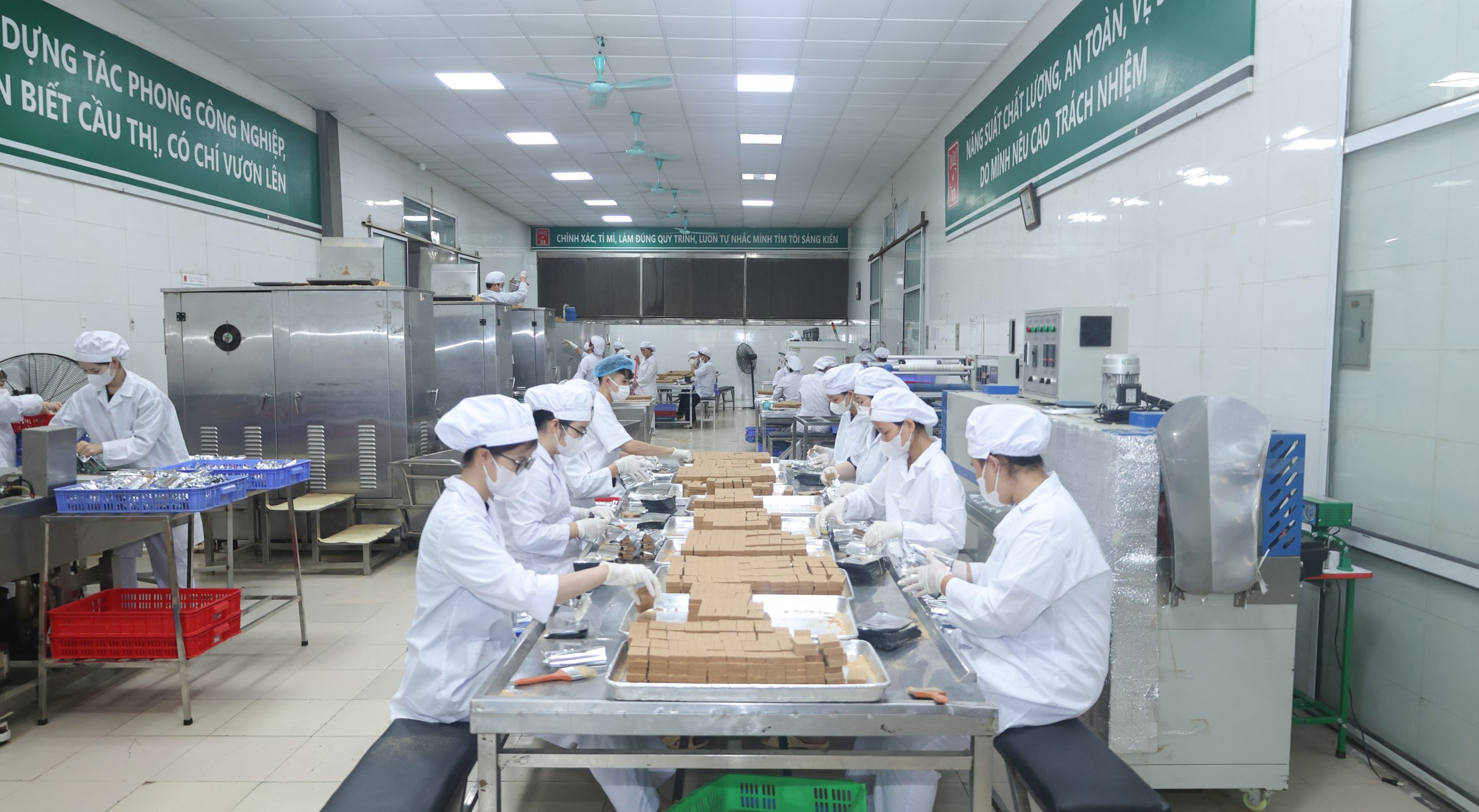 Công ty Cổ phần 22 khẩn trương đẩy mạnh sản xuất, hoàn thành nhiệm vụ cứu trợ đồng bào bị ảnh hưởng bởi bão lũ