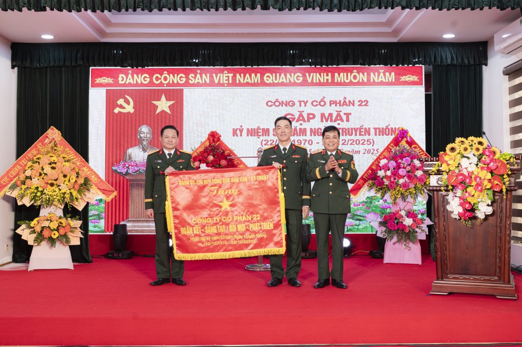 Lãnh đạo Tổng cục Hậu cần – Kỹ thuật tặng Cờ đơn vị “Đoàn kết – Sáng tạo – Đổi mới – Phát triển”Công ty Cổ phần 22 đẩy mạnh chuyển đổi số